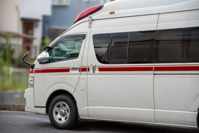 交通事故・むち打ち後に整形外科との併用や自賠責保険を活用しながら神経整体でケアを受けるイメージ