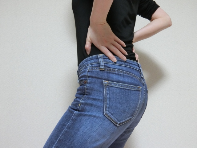 【枚方】反り腰で腰が痛い・だるい|お腹を反らせて立つクセの見直し方