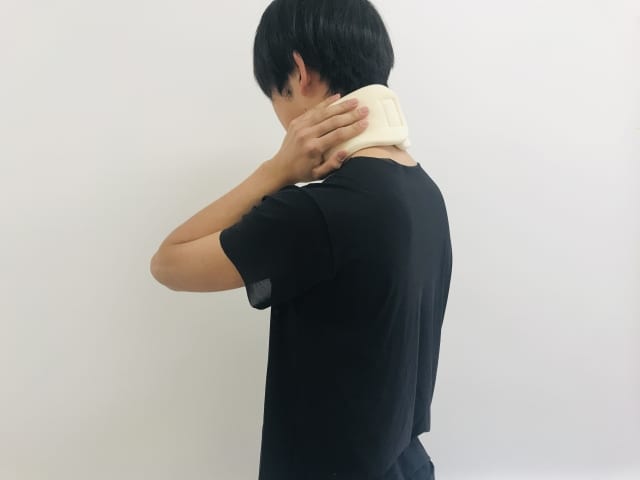 交通事故のむち打ちによる神経の縮みで首の痛みが続く患者——NJM理論が解説する「揉んでも治らない」根本原因