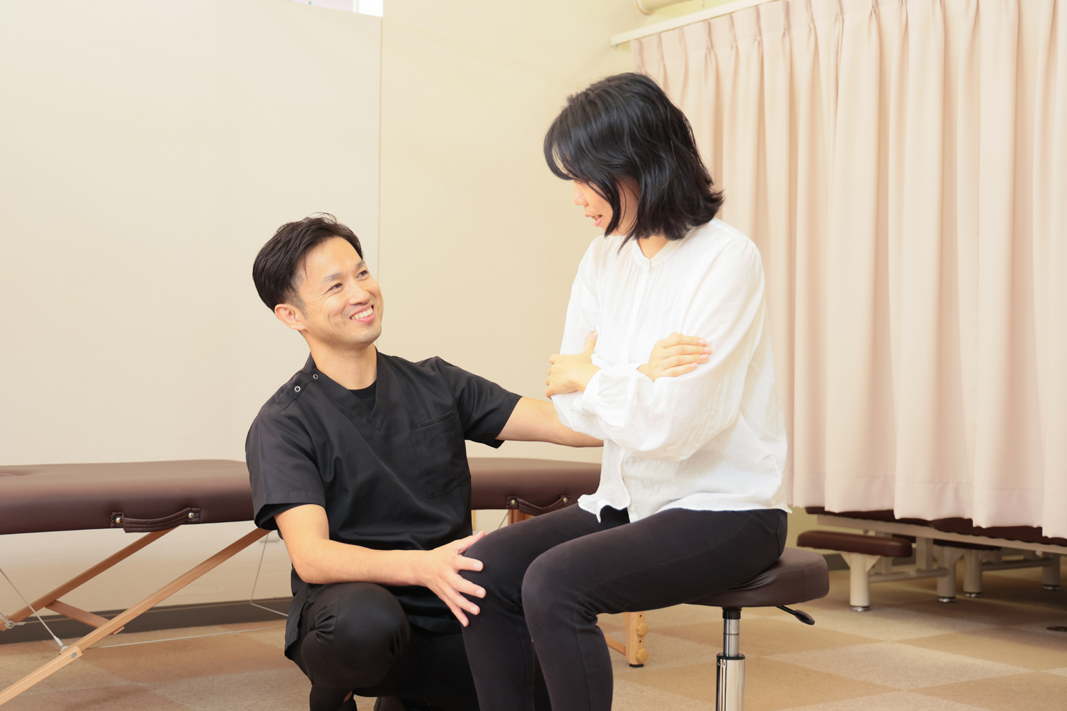 大黒整骨院施術後の説明風景