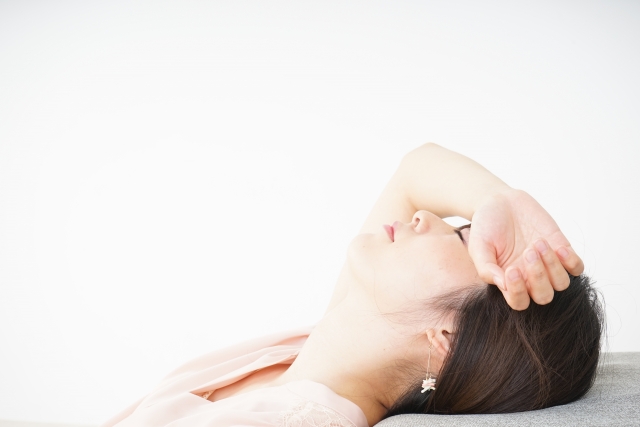 痛みで悩む女性