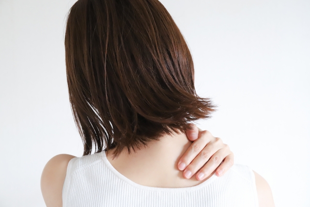 首痛、ストレートネックの女性2